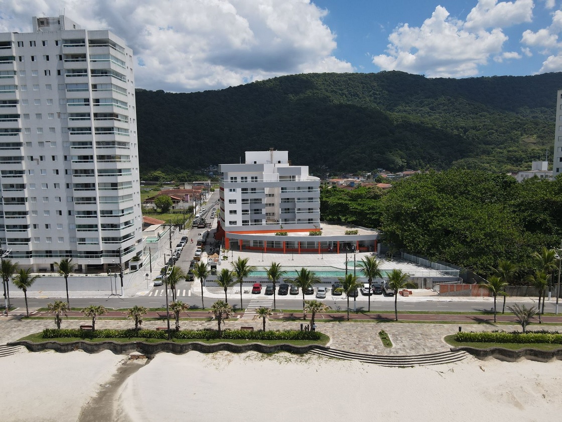 421759844 785565603616600 828112611940509773 N